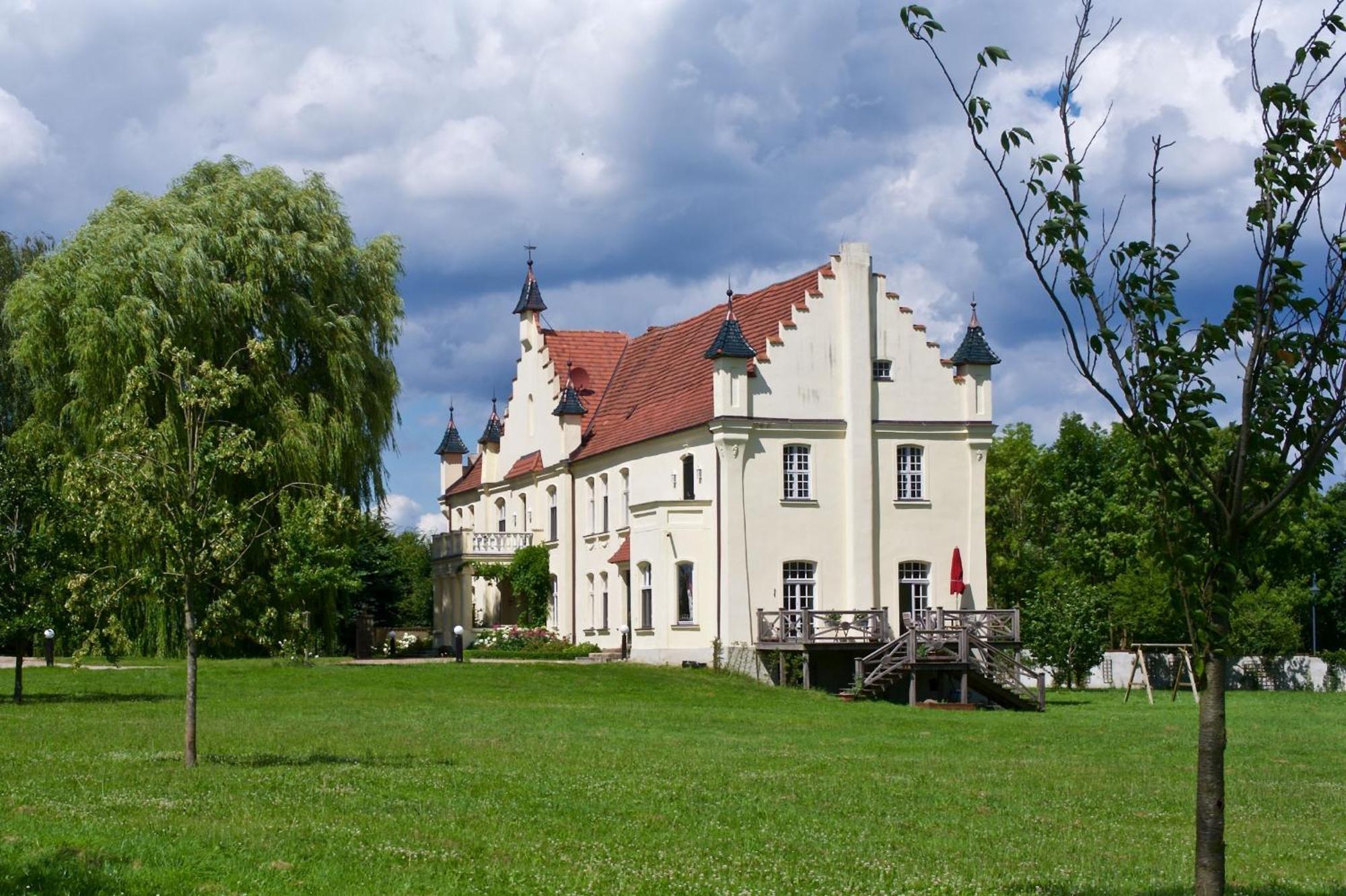 Вилла Gutshaus Penzlin Meyenburg  Экстерьер фото